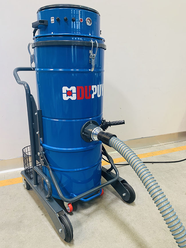 Industrial vacuum cleaner with 3-stage motor